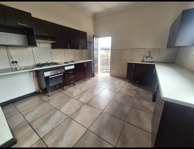 3 BEDROOM HOUSE FOR SALE IN FLORENTIA